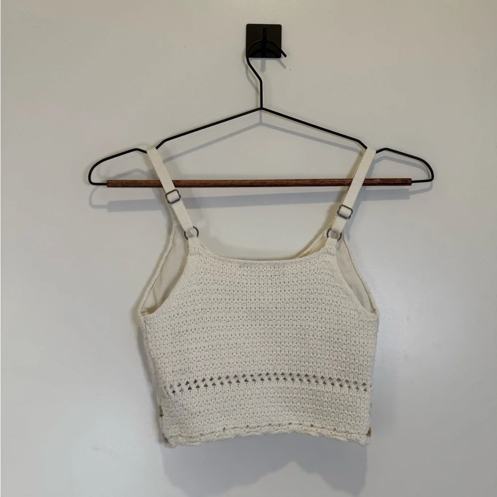 Hollister White Crochet Crop Top with Multicolor Floral Accents - Picture 2 of 7